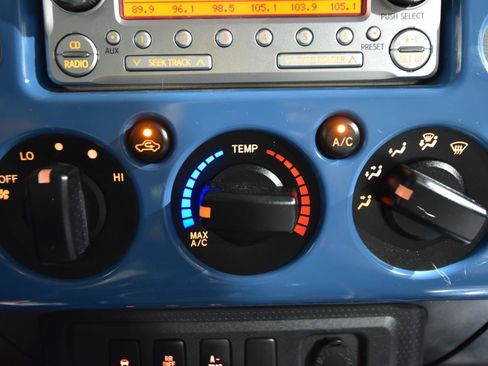Used 2012 Toyota FJ Cruiser 4WD w/ Convenience Pkg image 23