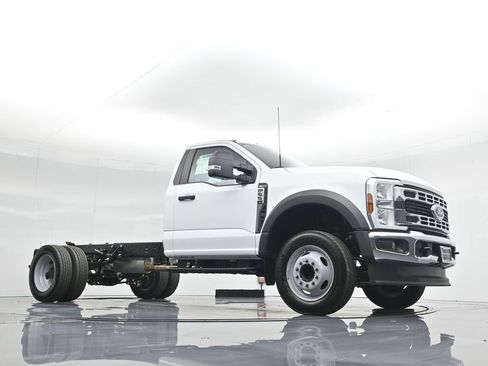 New 2025 Ford F550 2WD Regular Cab Super Duty image 3
