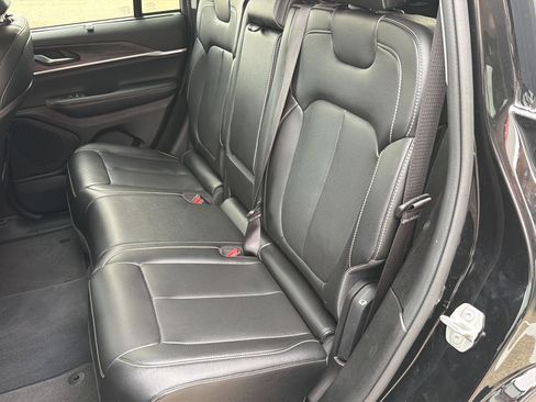 Used 2023 Jeep Grand Cherokee Limited w/ Luxury Tech Group II image 15