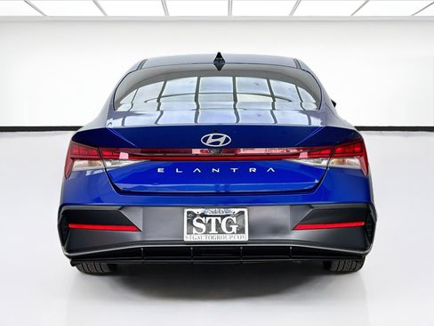 Used 2024 Hyundai Elantra SEL w/ Convenience Package FWD image 5