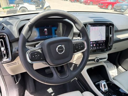 Used 2023 Volvo XC40 B5 Plus w/ Protection Package Premier AWD/4WD image 13