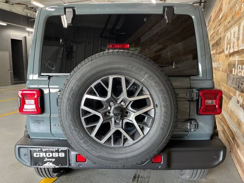 New 2026 Jeep Wrangler Unlimited Sahara AWD/4WD image 25