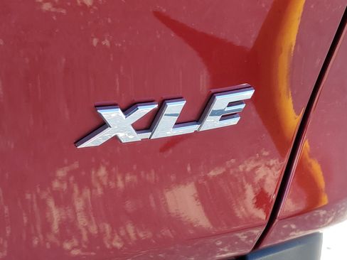 Used 2023 Toyota RAV4 XLE Premium FWD image 7