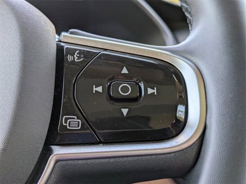 Used 2025 Volvo XC90 B6 Plus image 39