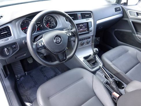 Used 2015 Volkswagen Golf TDI S FWD image 4
