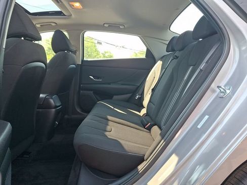 Used 2025 Hyundai Elantra SEL FWD image 11