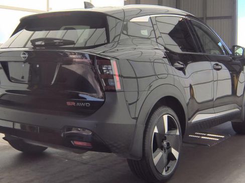 Used 2025 Nissan Kicks SR AWD/4WD image 2