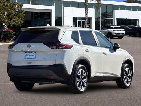 Used 2023 Nissan Rogue SV FWD image 3
