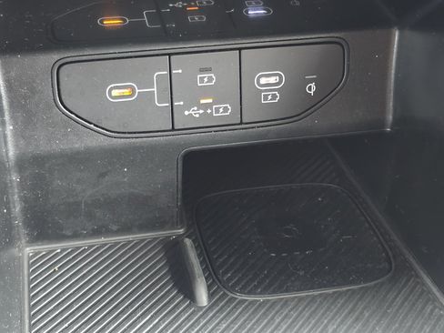 Used 2024 Kia Sorento S FWD image 8