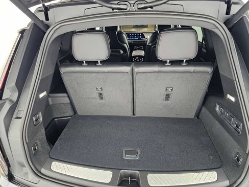 New 2026 Cadillac Vistiq Sport w/ LPO, Floor Liner Package AWD/4WD image 15