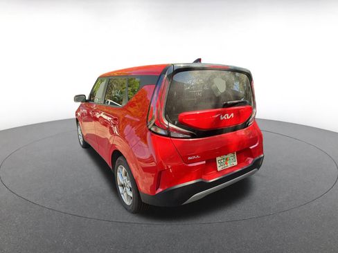 Used 2025 Kia Soul LX w/ LX Technology Package image 5