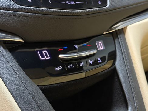 Used 2019 Cadillac XT5 FWD image 32