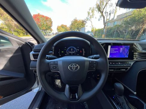 Used 2025 Toyota Camry LE image 33