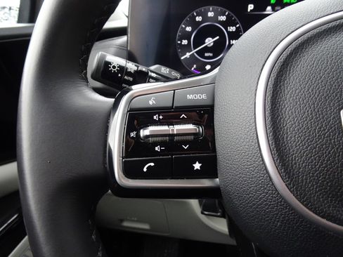 Used 2023 Kia Carnival SX image 21