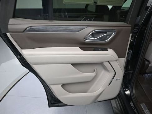 Used 2023 GMC Yukon SLT w/ SLT Premium Package AWD/4WD image 30