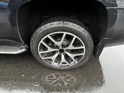 Used 2015 Cadillac Escalade Luxury image 8