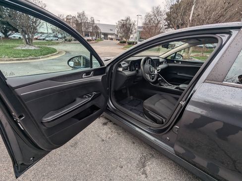 Used 2021 Kia K5 LXS image 9