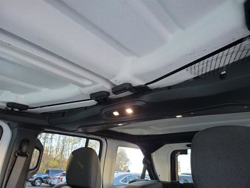 Used 2025 Jeep Wrangler Unlimited Rubicon image 26