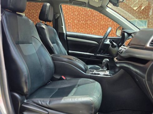 Used 2016 Toyota Highlander XLE FWD image 11