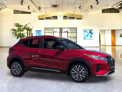 Certified 2023 Nissan Kicks SR w/ SR Premium Package FWD image 3