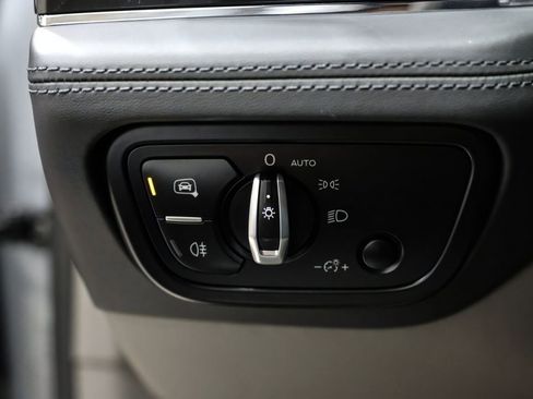 Used 2022 Bentley Bentayga image 44