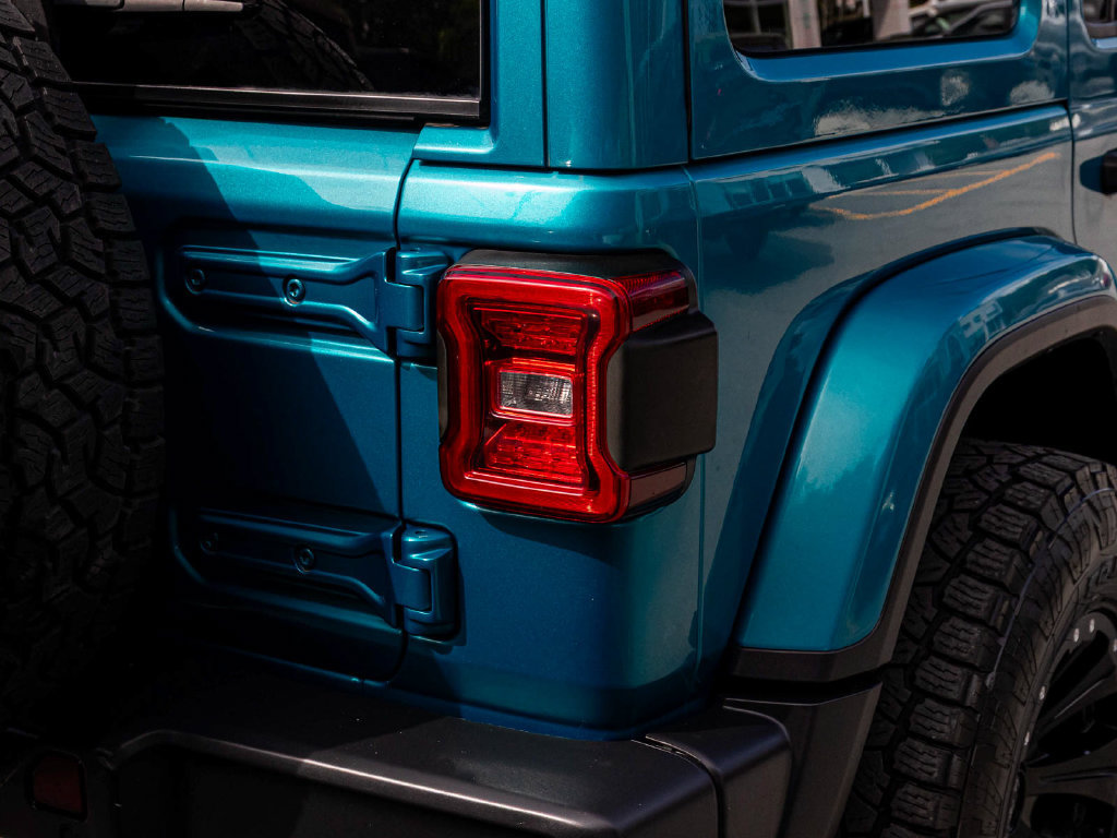 Certified 2020 Jeep Wrangler Unlimited Sahara AWD/4WD image 38