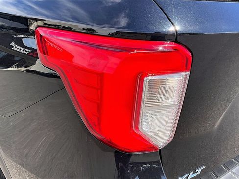 Used 2020 Ford Explorer XLT w/ Equipment Group 202A AWD/4WD image 29