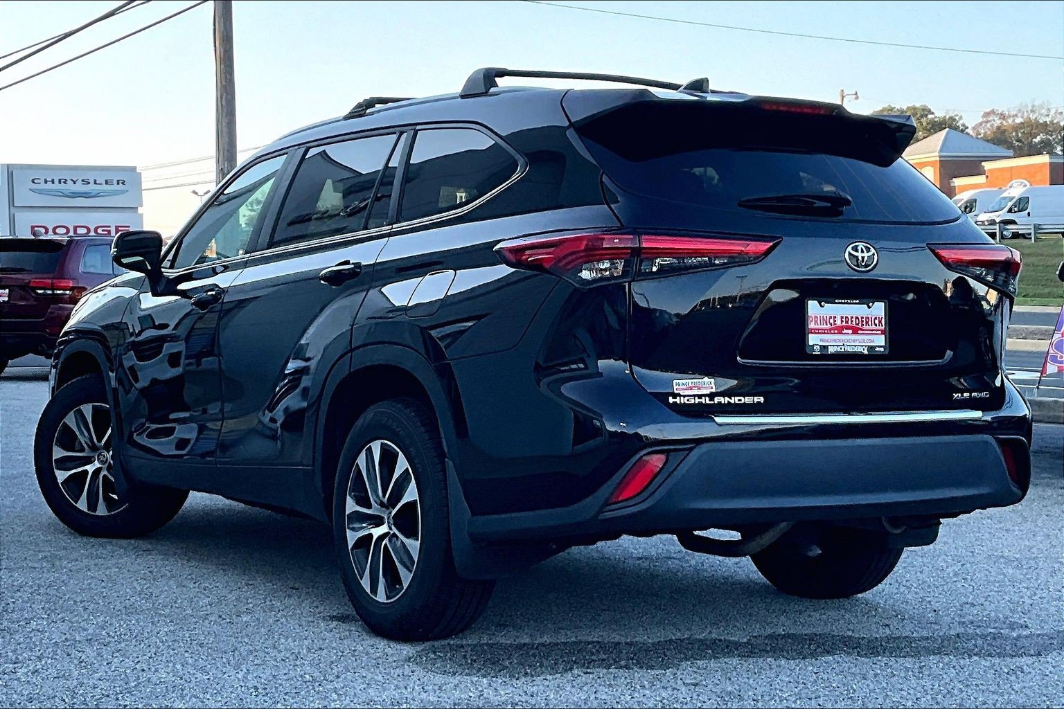 Used 2023 Toyota Highlander XLE AWD/4WD image 10
