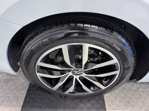 Certified 2025 Volkswagen Jetta SE FWD image 14