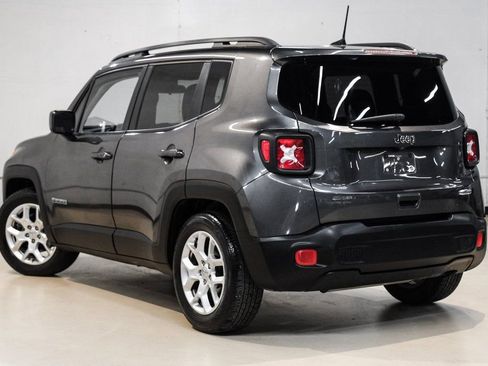 Used 2018 Jeep Renegade Latitude image 12