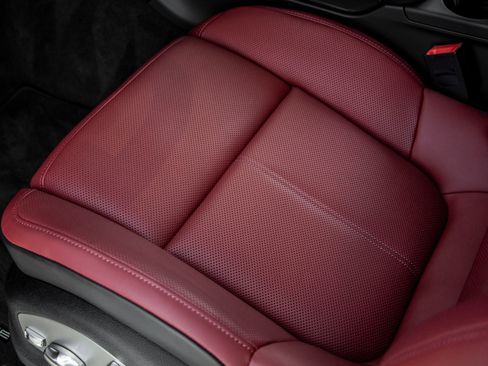 Certified 2026 Porsche Macan S AWD/4WD image 23