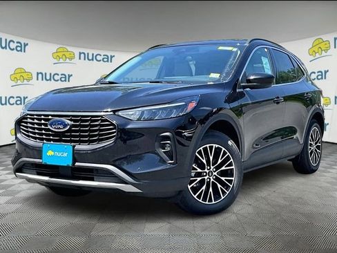New 2025 Ford Escape SE w/ Class II Trailer Tow Package FWD image 3