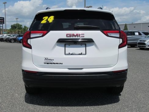 Used 2024 GMC Terrain SLT w/ Tech Package FWD image 6