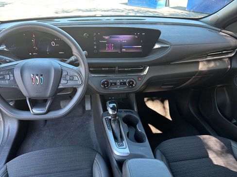 Used 2025 Buick Envista Preferred FWD image 28