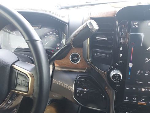 Used 2024 RAM 2500 Limited image 26