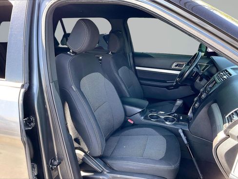 Used 2016 Ford Explorer XLT FWD image 7