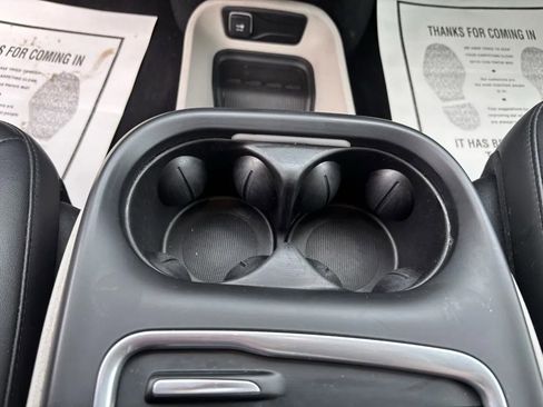 Used 2024 Chrysler Pacifica Touring-L image 16