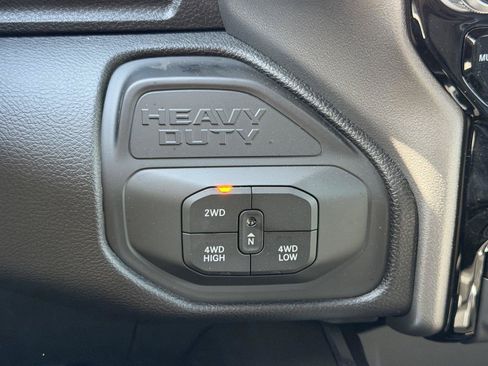 Used 2025 RAM 2500 Laramie AWD/4WD image 25