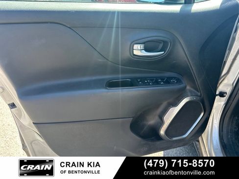 Used 2018 Jeep Renegade Limited w/ UConnect 8.4 Nav Group AWD/4WD image 12