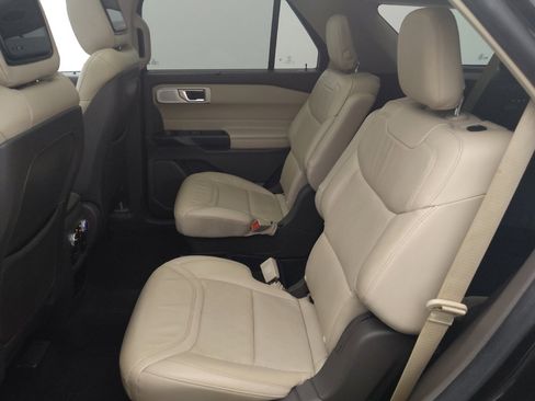 Used 2020 Ford Explorer Platinum w/ Premium Technology Package AWD/4WD image 18