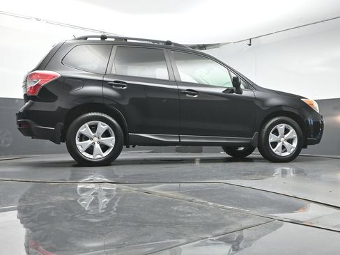Used 2015 Subaru Forester 2.5i Premium w/ All-Weather Package AWD/4WD image 38