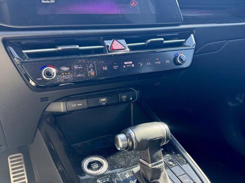 Certified 2023 Kia Niro EX Touring image 19