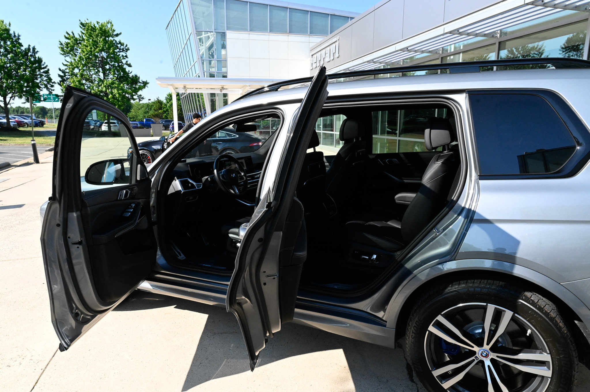 Used 2023 BMW X7 M60i w/ Executive Package AWD/4WD image 33