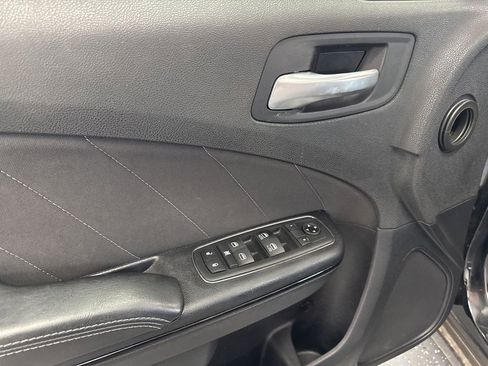 Used 2019 Dodge Charger SXT image 8