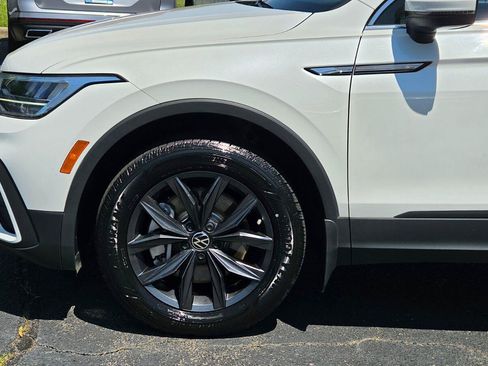 Certified 2023 Volkswagen Tiguan SE w/ Panoramic Sunroof Package FWD image 12