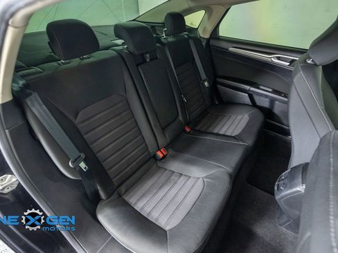 Used 2020 Ford Fusion SE FWD image 38