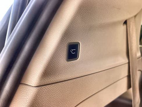 Used 2023 Chrysler Pacifica Touring-L FWD image 33