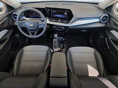 Used 2024 Chevrolet Trax LT image 4