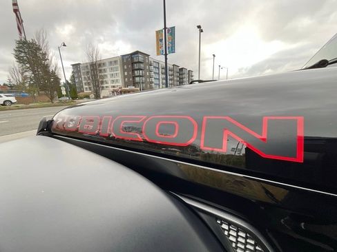 Used 2024 Jeep Wrangler Unlimited Rubicon w/ Technology Group image 5