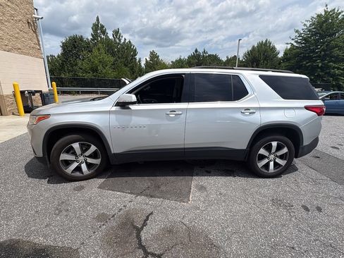 Used 2021 Chevrolet Traverse LT w/ LT Premium Package FWD image 8